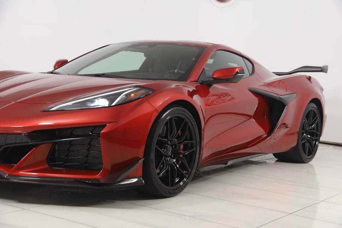 Used 2025 Chevrolet Corvette Z06 w/ Z07 Performance Package RWD image 96