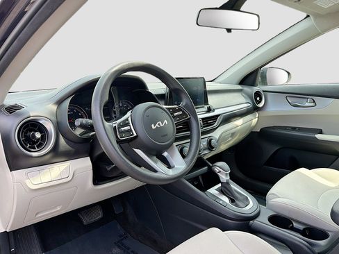 Used 2022 Kia Forte LXS FWD image 4