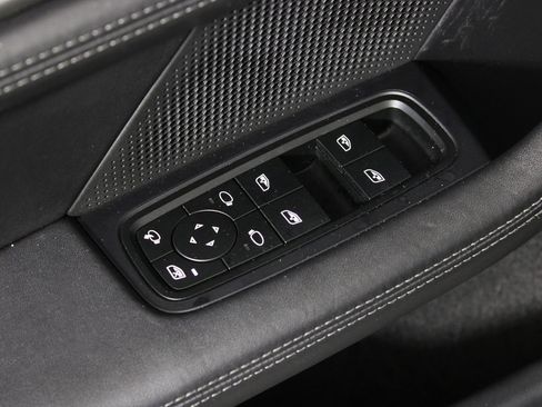 Used 2023 Porsche Taycan 4S image 15