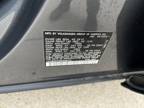 Used 2024 Volkswagen Atlas Cross Sport SE w/ Panoramic Sunroof Package image 31