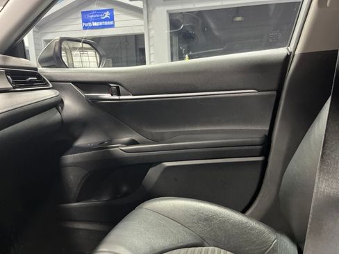 Used 2020 Toyota Camry SE FWD image 18