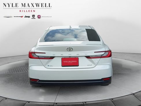 Used 2025 Toyota Camry XLE FWD image 15