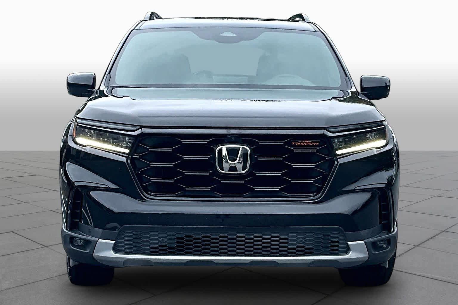 Used 2024 Honda Pilot TrailSport image 4