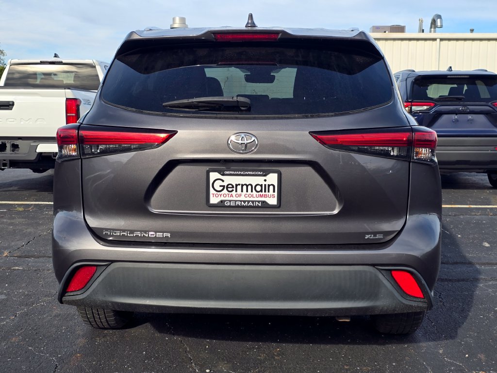 Certified 2021 Toyota Highlander XLE FWD image 7