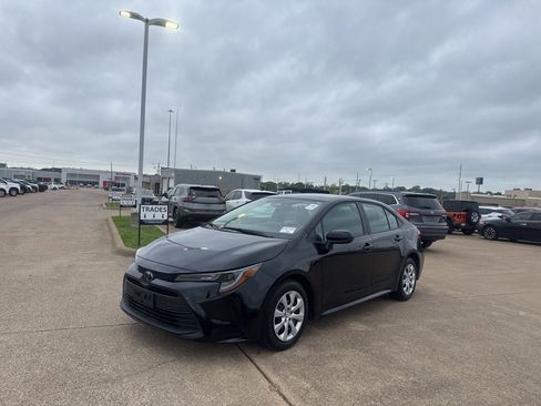 Used 2025 Toyota Corolla LE image 8