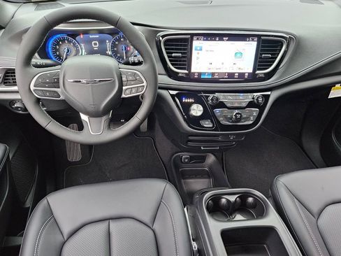 New 2026 Chrysler Pacifica Select image 8