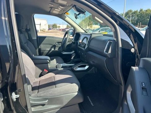 Used 2025 Nissan Frontier SV RWD image 11