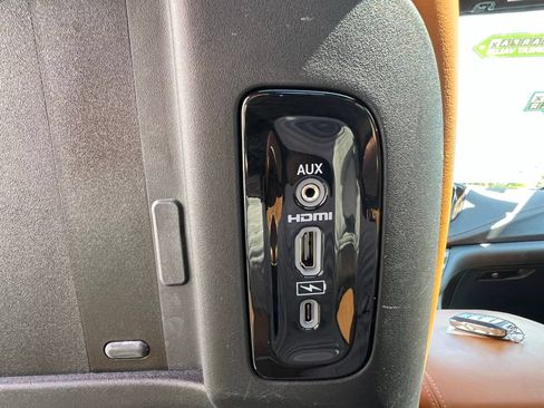 Used 2023 Chrysler Pacifica Pinnacle FWD image 67