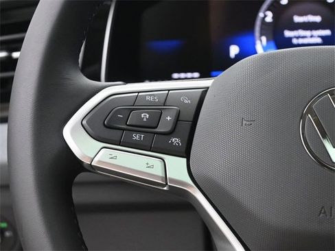 New 2025 Volkswagen Jetta SE image 2