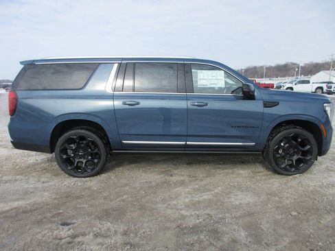 New 2026 GMC Yukon XL Denali w/ Denali Reserve Package image 3