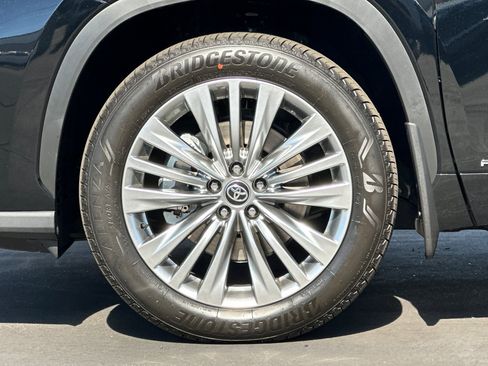 Certified 2026 Toyota Highlander Platinum AWD/4WD image 27