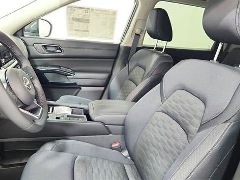 New 2025 Nissan Pathfinder SV image 12