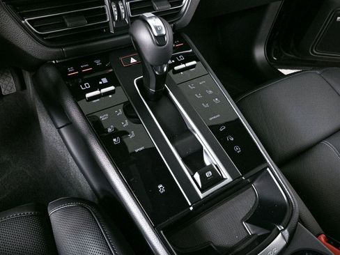 New 2026 Porsche Macan Turbo AWD/4WD image 17