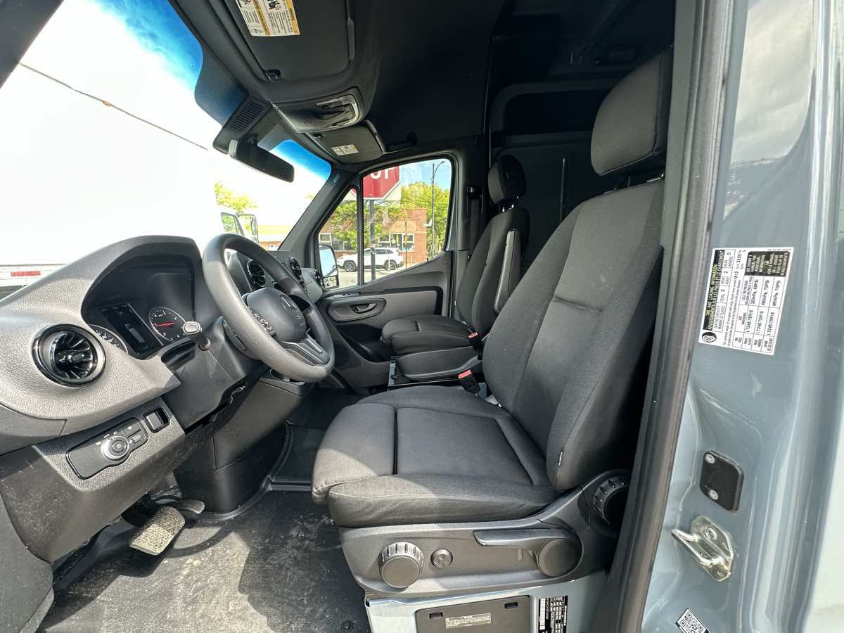 Used 2024 Mercedes-Benz Sprinter 2500 w/ Acoustic Package image 14