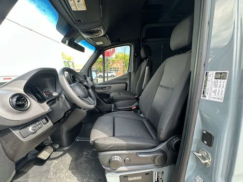 Used 2024 Mercedes-Benz Sprinter 2500 w/ Acoustic Package image 14