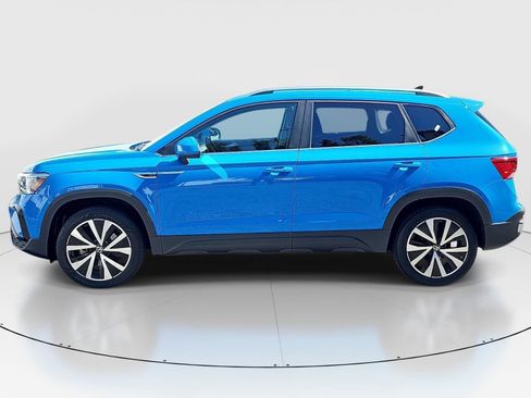 Used 2022 Volkswagen Taos SE FWD image 8