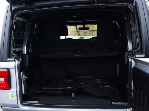 Used 2021 Jeep Wrangler Unlimited Rubicon image 28