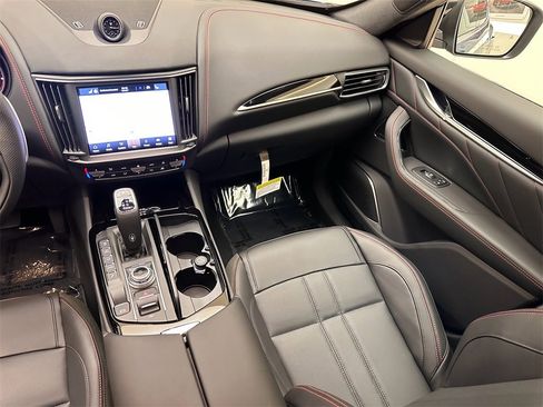 Used 2024 Maserati Levante GT Ultima image 26