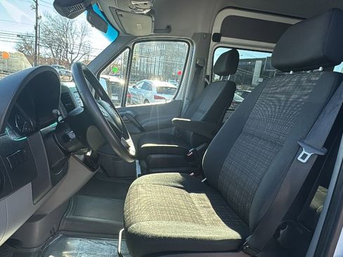 Used 2014 Mercedes-Benz Sprinter 2500 image 11