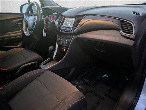 Used 2018 Chevrolet Trax LS image 20
