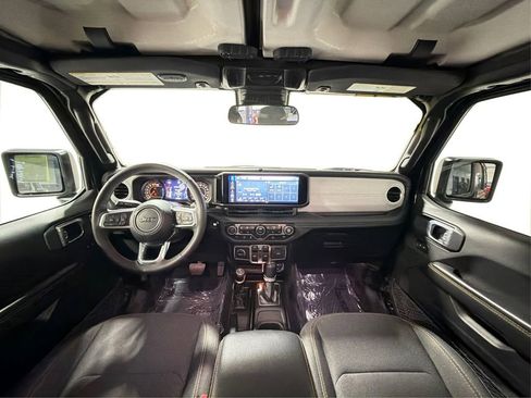 Used 2024 Jeep Wrangler Sahara image 22