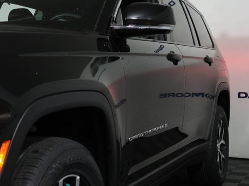 Used 2024 Jeep Grand Cherokee L Limited w/ Luxury Tech Group II image 10