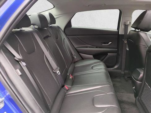 Certified 2025 Hyundai Elantra Limited image 24