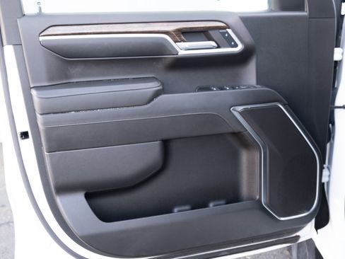 Used 2024 GMC Sierra 1500 SLE w/ Preferred Package image 9