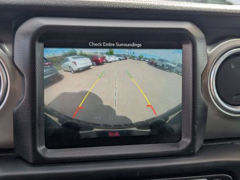 Used 2019 Jeep Wrangler Unlimited Sahara w/ Uconnect 4C Nav & Sound Group AWD/4WD image 19
