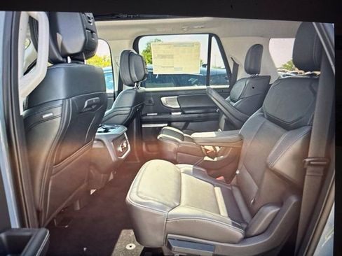 Used 2026 Ford Expedition Max Platinum w/ Driver's Package AWD/4WD image 7