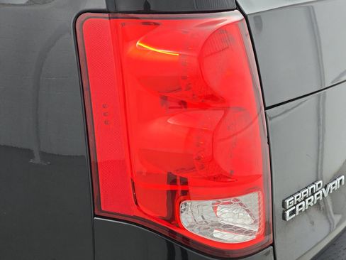 Used 2014 Dodge Grand Caravan SE FWD image 31