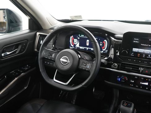Used 2022 Nissan Pathfinder Platinum AWD/4WD image 14