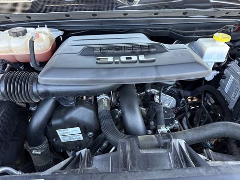 Used 2023 RAM 1500 Limited w/ Body Color Bumper Group AWD/4WD image 35