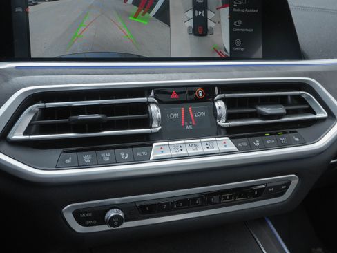 Used 2022 BMW X5 xDrive40i w/ M Sport Package AWD/4WD image 25