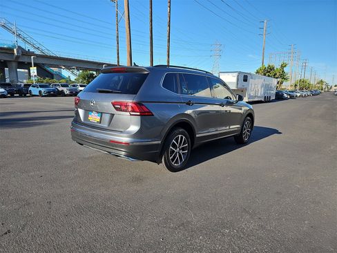 Used 2020 Volkswagen Tiguan SE image 5