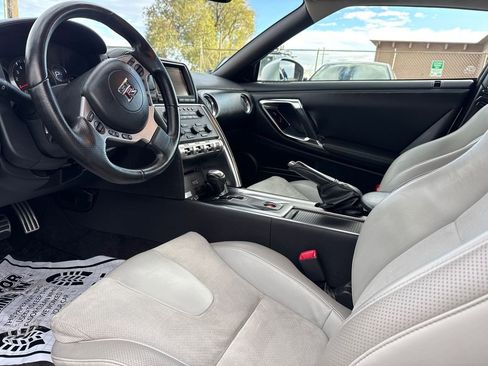 Used 2009 Nissan GT-R Premium image 19