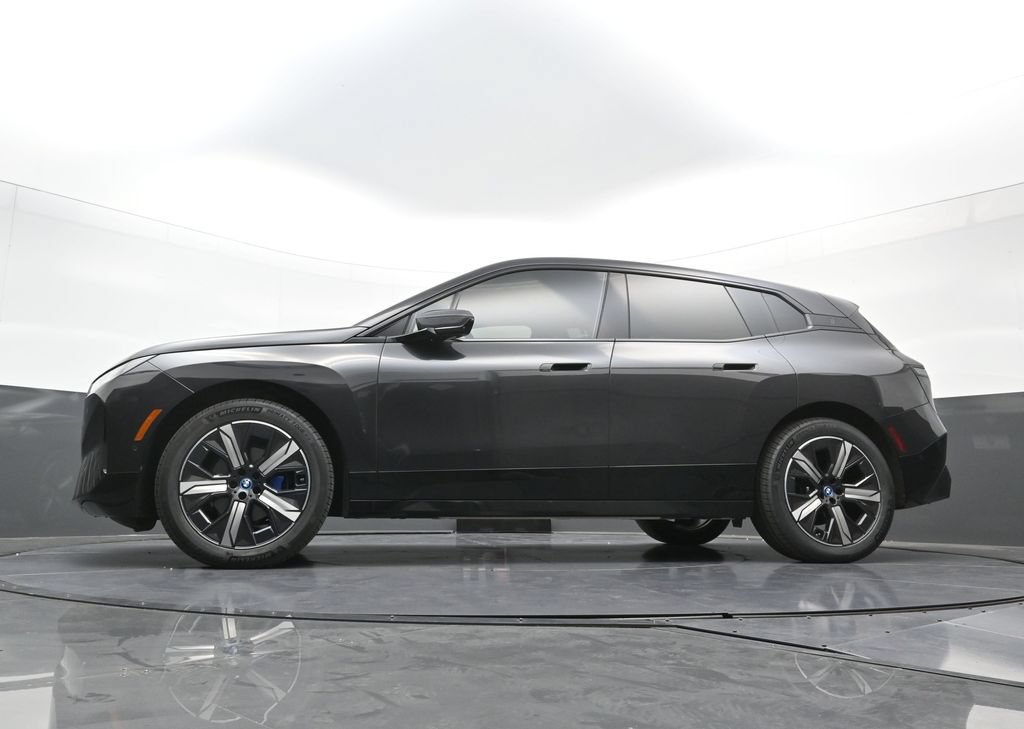 Used 2024 BMW iX xDrive50 w/ Sport Package AWD/4WD image 25