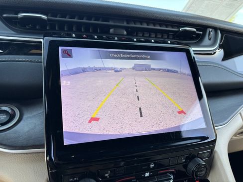 Used 2023 Jeep Grand Cherokee Limited w/ Trailer Tow Prep Group (B) RWD image 24