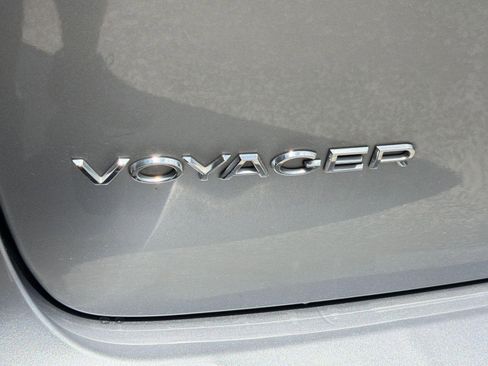 Used 2021 Chrysler Voyager Lxi FWD image 30