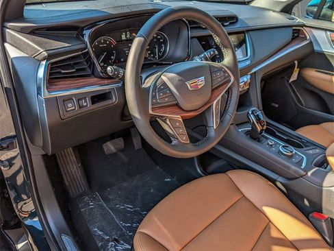 New 2025 Cadillac XT5 Premium Luxury image 9