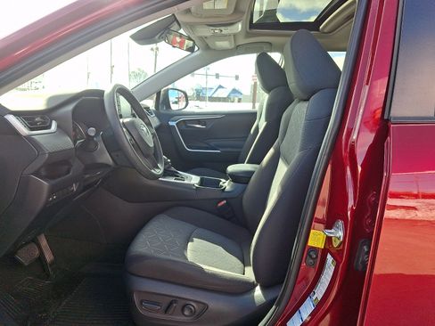 Used 2020 Toyota RAV4 XLE w/ Convenience Package image 14