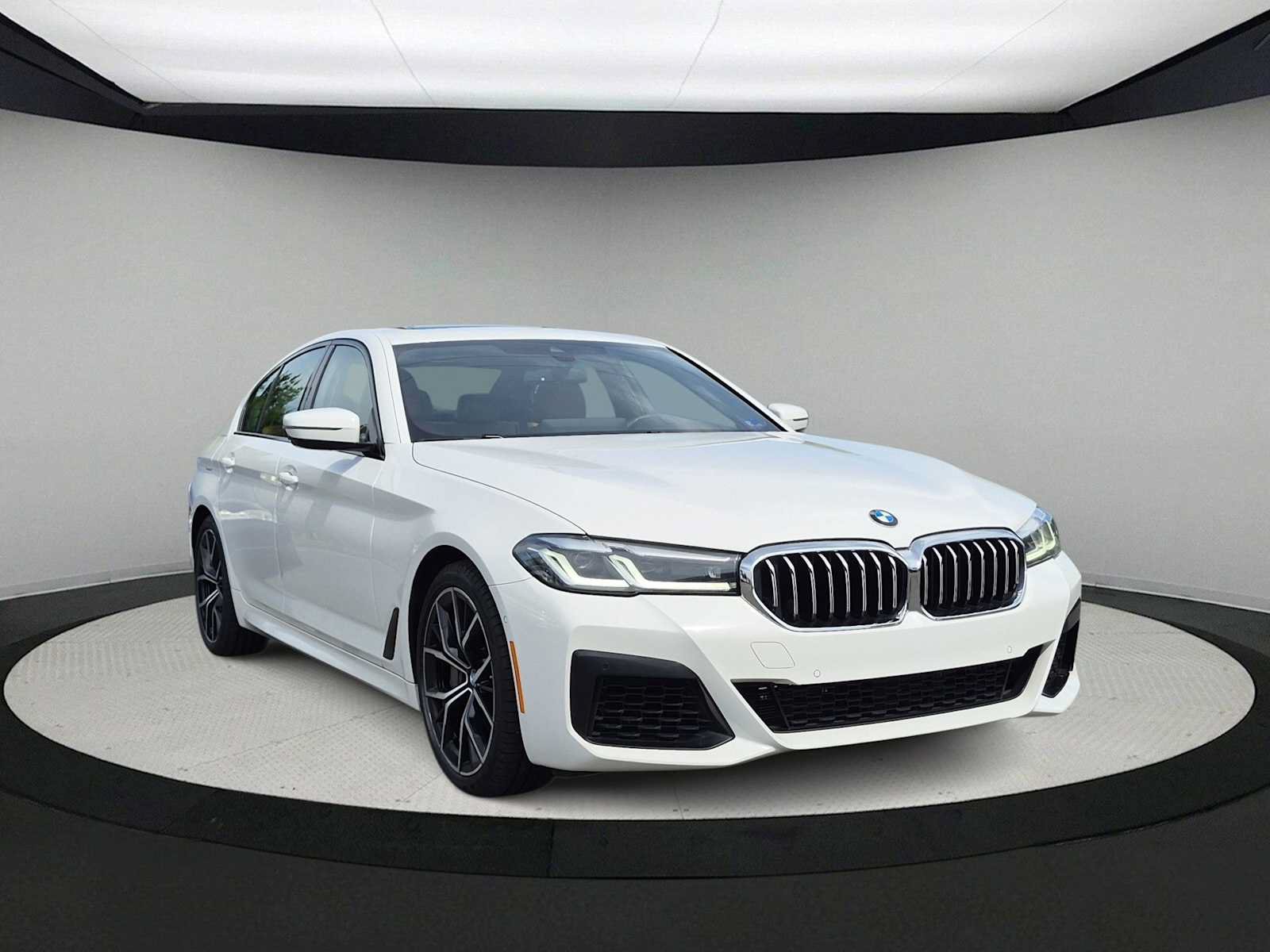 Used 2022 BMW 540i xDrive w/ M Sport Package AWD/4WD image 2