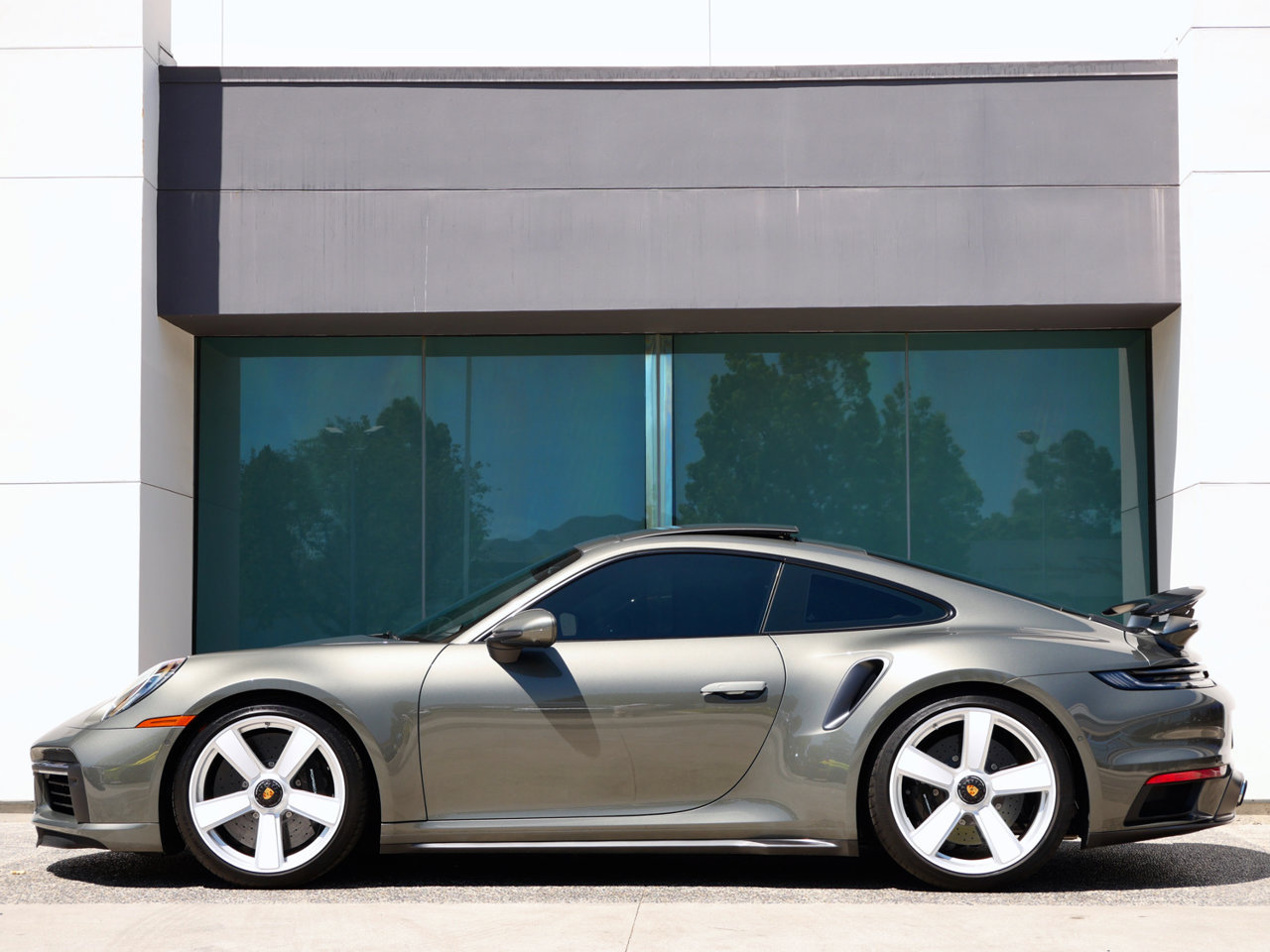 Used 2025 Porsche 911 Turbo AWD/4WD image 4