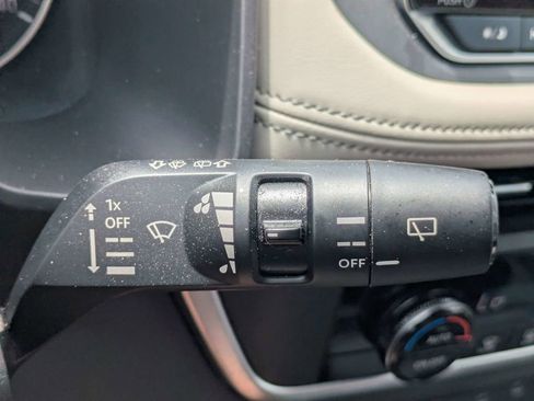 Used 2025 Nissan Rogue SV AWD/4WD image 30