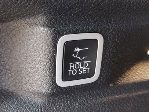 Used 2023 Jeep Grand Cherokee L Altitude image 35