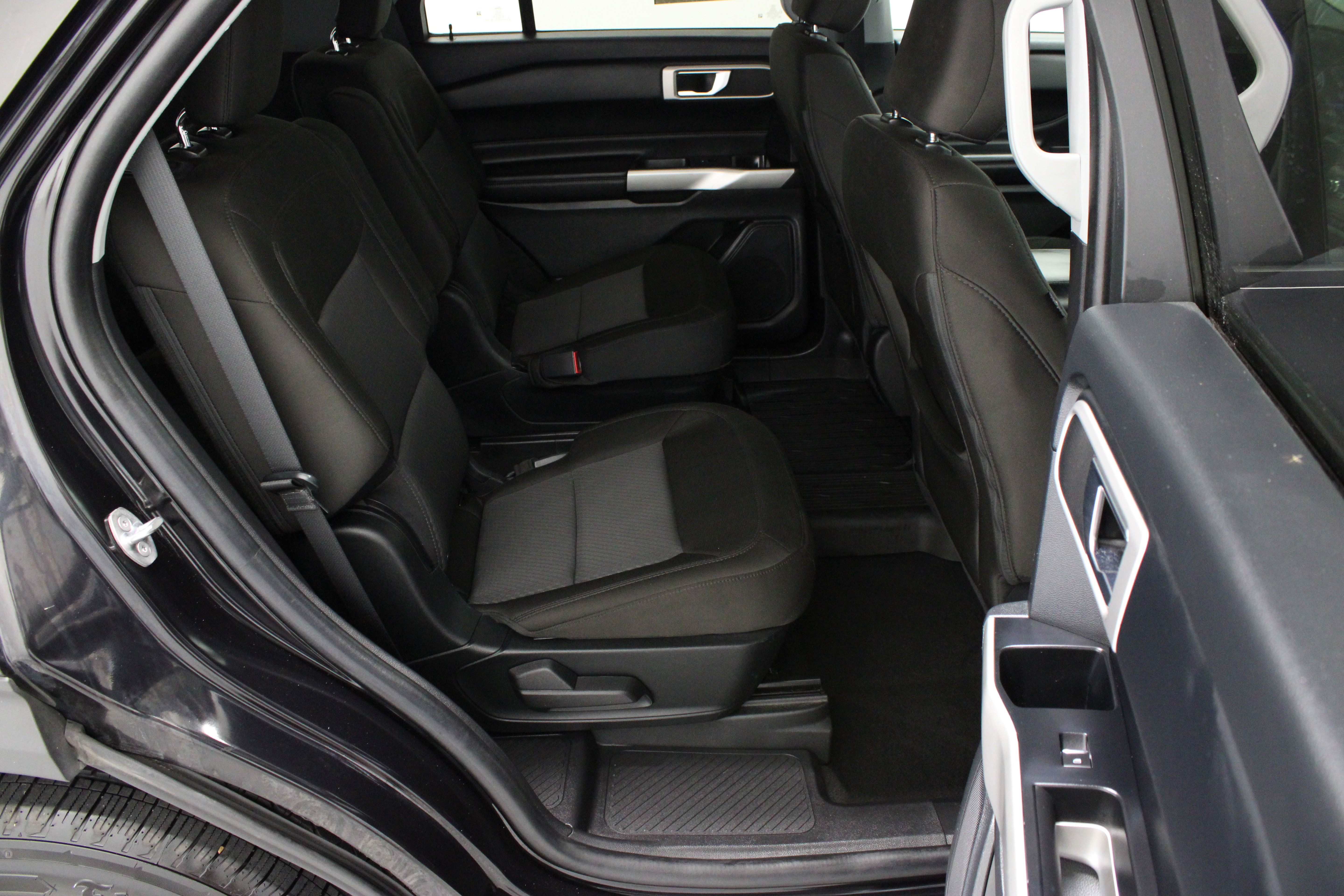 Used 2022 Ford Explorer XLT AWD/4WD image 37