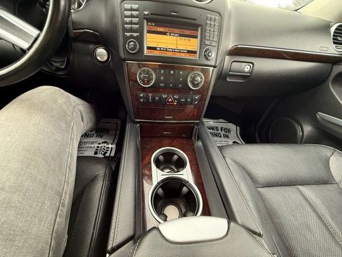 Used 2010 Mercedes-Benz GL 550 4MATIC image 23