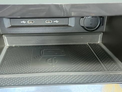 Used 2023 Volkswagen Tiguan SE R-Line FWD image 25