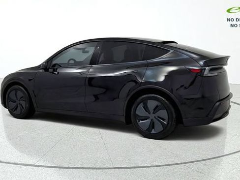 Used 2026 Tesla Model Y 2WD image 6
