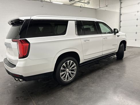 Used 2021 GMC Yukon XL Denali w/ Denali Premium Package image 10